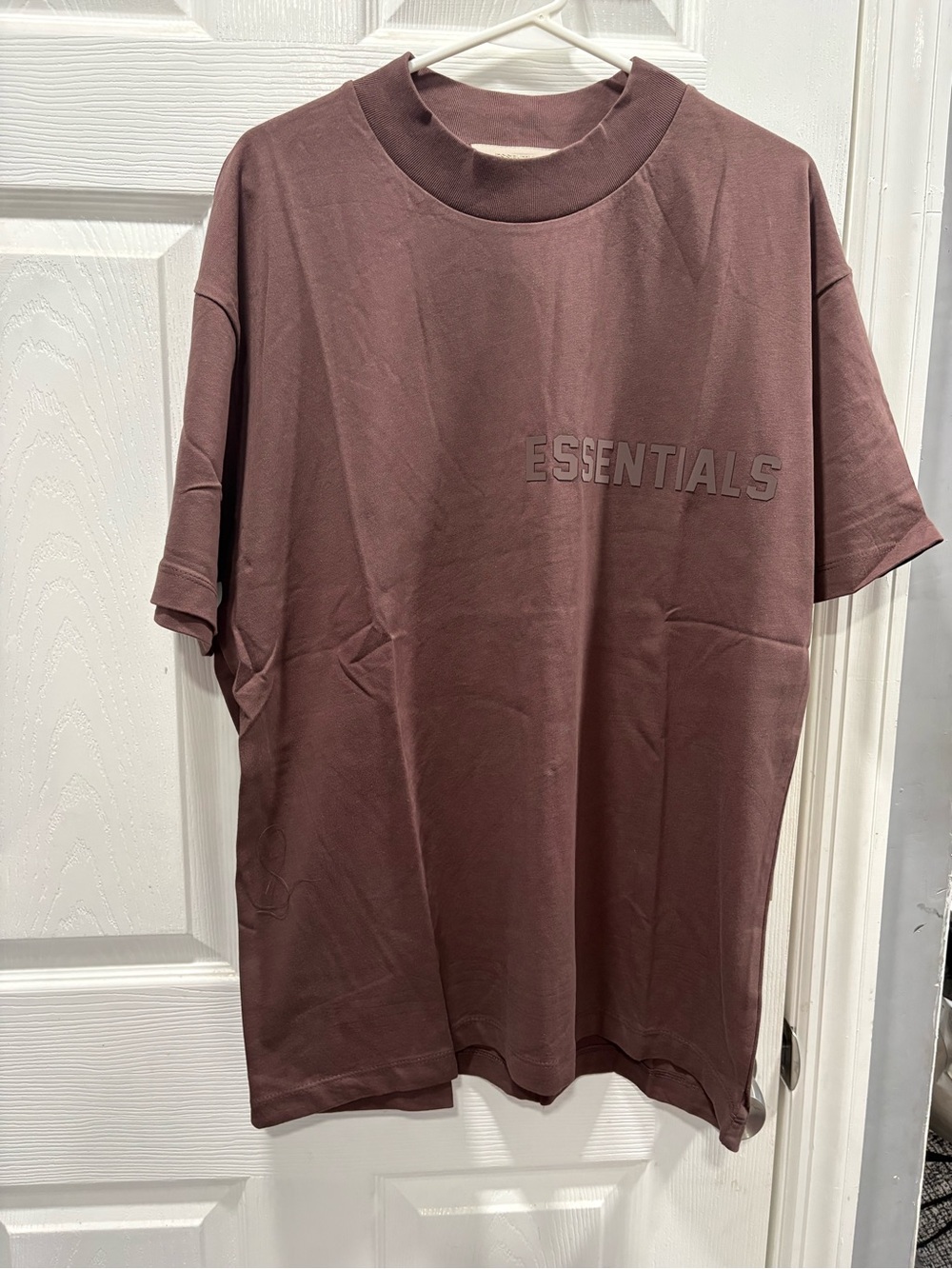 ESSENTIALS Men’s Short Sleeve Logo T‑Shirt — plum Size M BNWT PoT-2/48